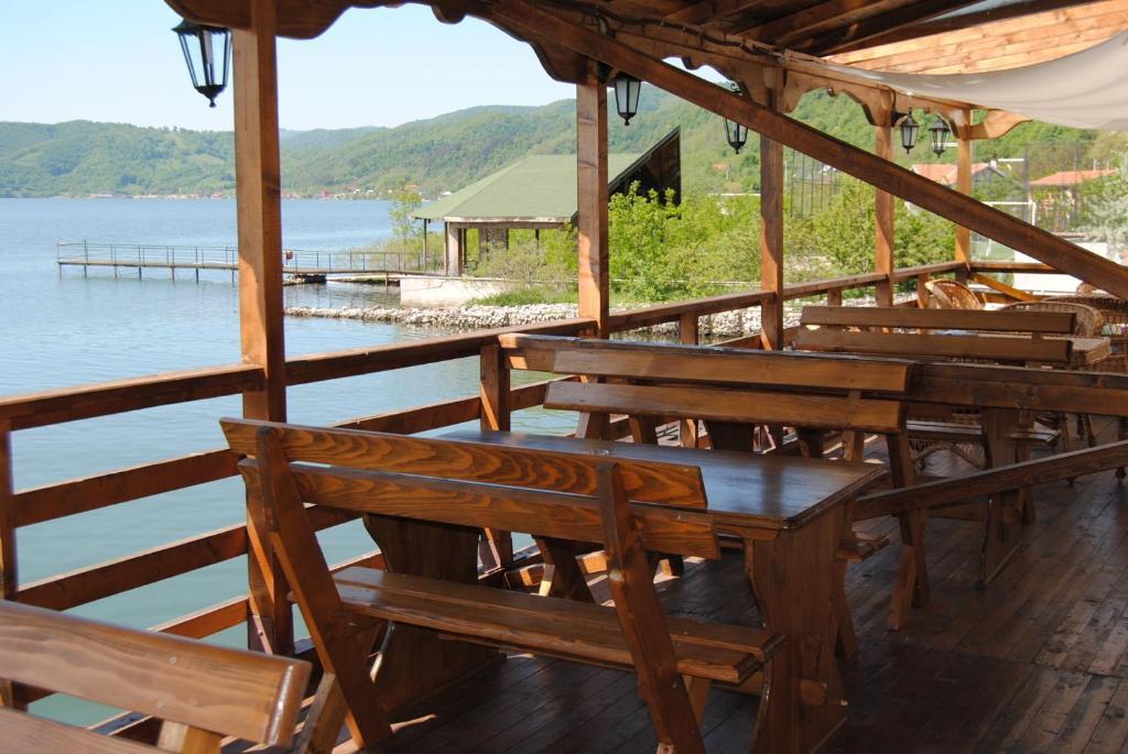 Pension La Ponton Ieşelniţa 외부 사진
